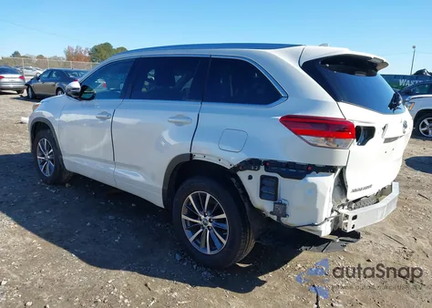 2017 Toyota Highlander Xle z USA, uszkodzony, nr VIN 5TDKZRFH2HS520967